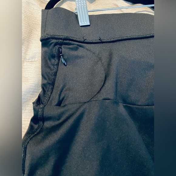 NWOT Victoria’s Secret Sport Skort in Black Size L w/Small Side Zipper Pocket. - Picture 4 of 5